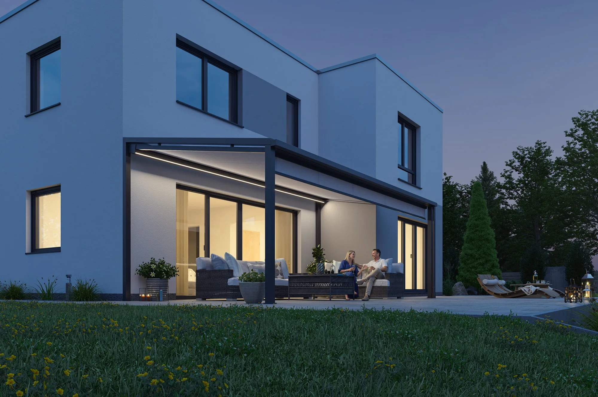 ROSSO Terrassendach mit Markise an modernem Wohnhaus bei Dämmerung